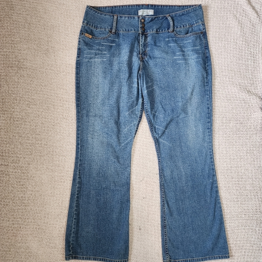 Levis Mid Rise Y2k Bootcut Jeans Size 18